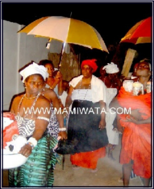 Mama Zogbe during ceremony.