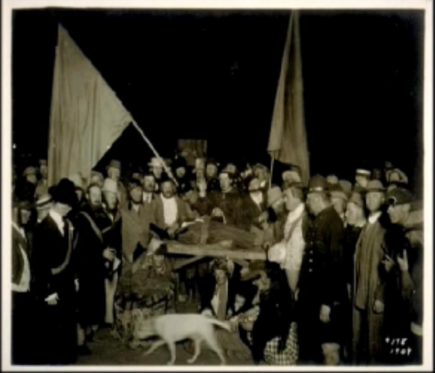 alleged, unverified, Bohemian Grove practices from the year 1909.